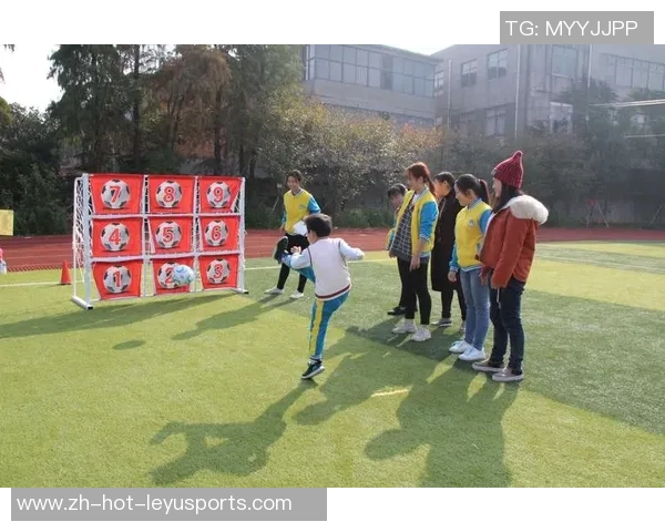 足球袜素描的艺术魅力与运动精神的完美结合探讨 足球袜素描的艺术魅力与运动精神的完美结合探讨